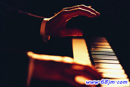 梦见钢琴、弹钢琴、钢琴声是什么意思