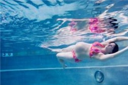 孕妇梦见游泳